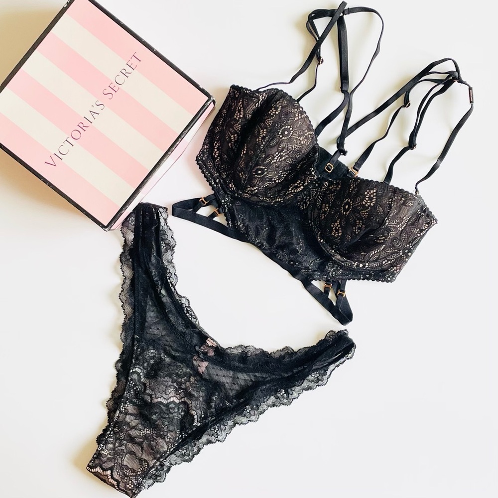 32D MEDIUM Victoria’s Secret black strappy bra set
